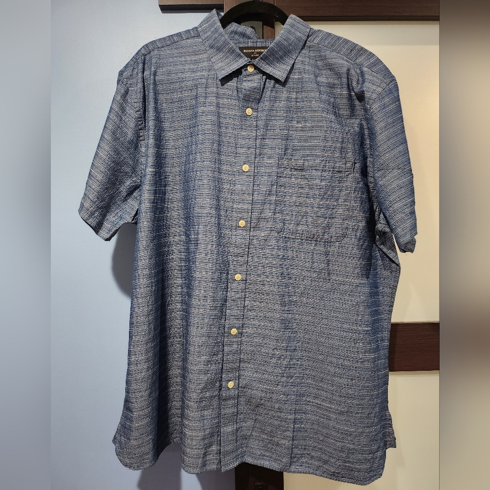 148. Banana Republic men's short sleeve shirt